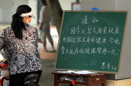 武汉突遭“黄霾”袭击