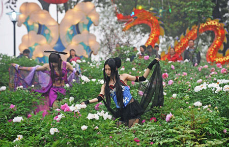 高校男生“伪娘团”