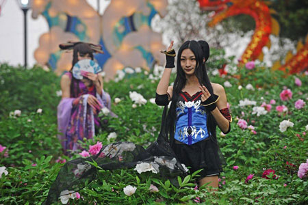 高校男生“伪娘团”