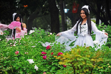 高校男生“伪娘团”